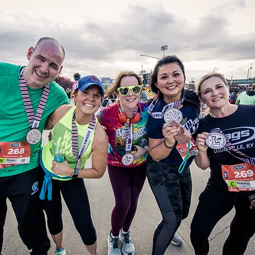 5 runners with medals